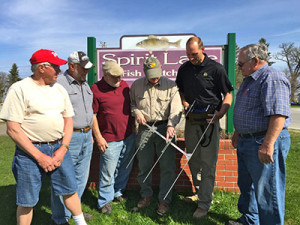 (photo by Steve Weisman) Fisheries Biologist Jonathan Meerbeek (second from right) shows members of the Upper Great Plains Muskie Inc. Chapter 29 the antenna and receiver that will be used to track yearling muskies. Club members include (L to R) Leo Kofoot, Larry Perry, Tom Gude, Steve Horswell and Mark Mitchell.